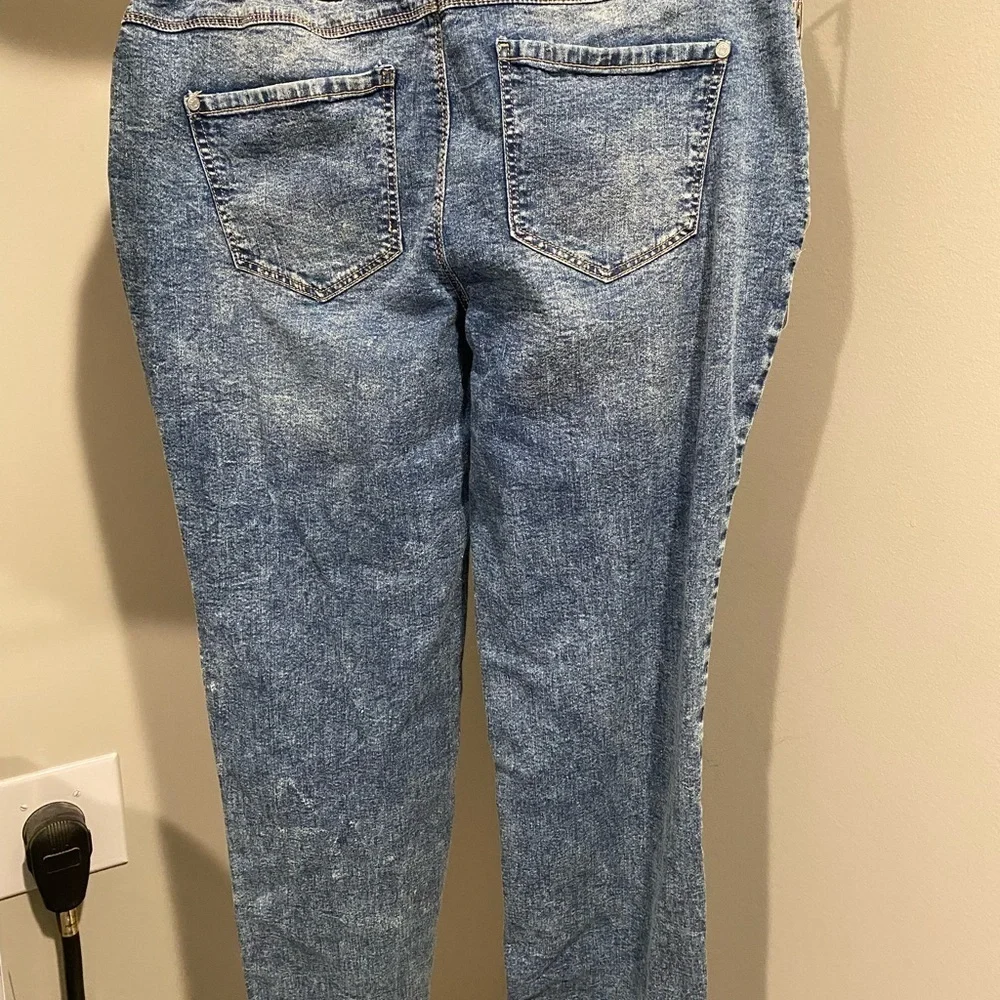 Established 1946 Denim Women's Blue Jeans with Pearl Embellishments